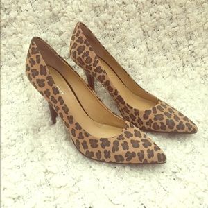 Leopard print pumps